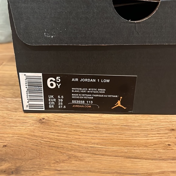 Youth 6.5 mystic green Jordan 1 lows RARE and high priced! - Picture 5 of 5